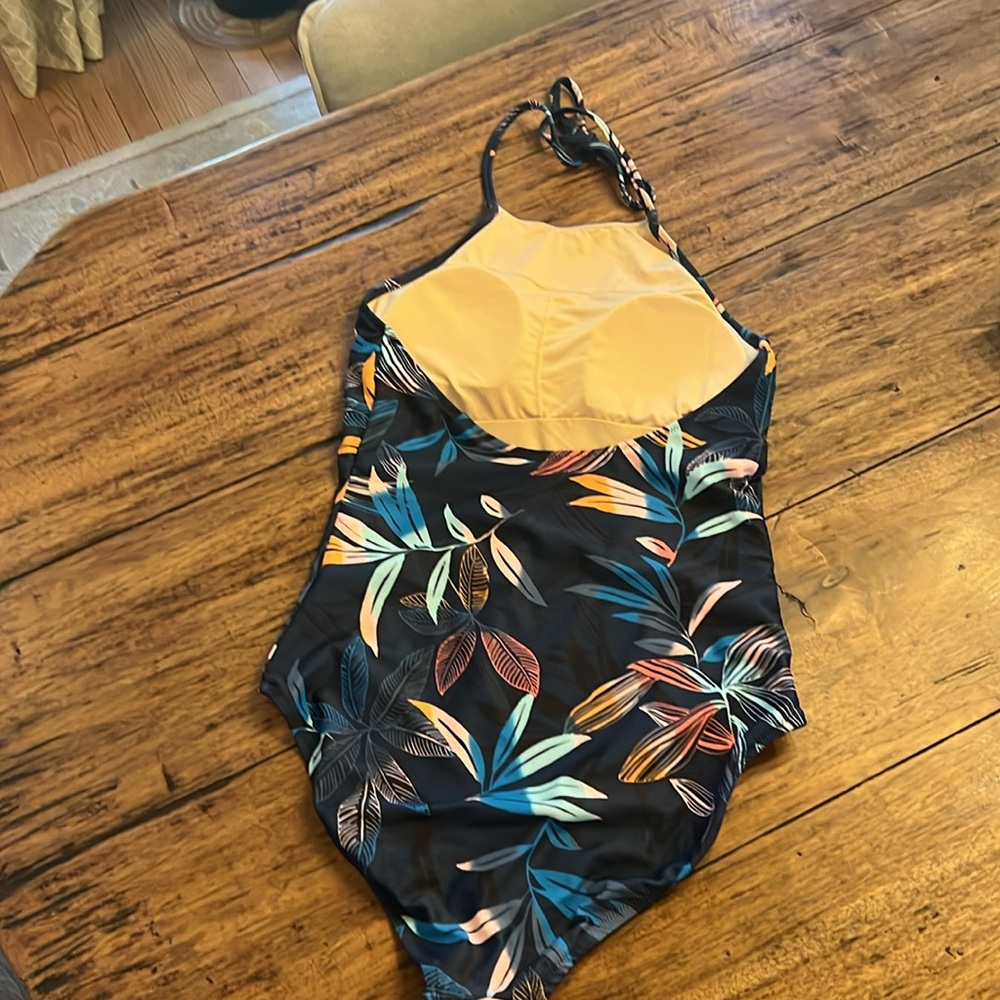 NWOT Old Navy One Piece Tropical Leaf Print Halter Swimsuit.  Size Small - Picture 3 of 6